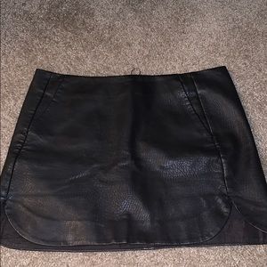 TOPSHOP HIGH WAISTED FAUX LEATHER SKIRT SIZE 6